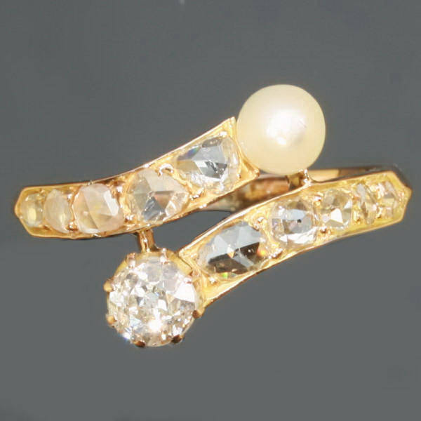 Victorian gold ring with old european brilliant cut diamond, rose cuts and pearl